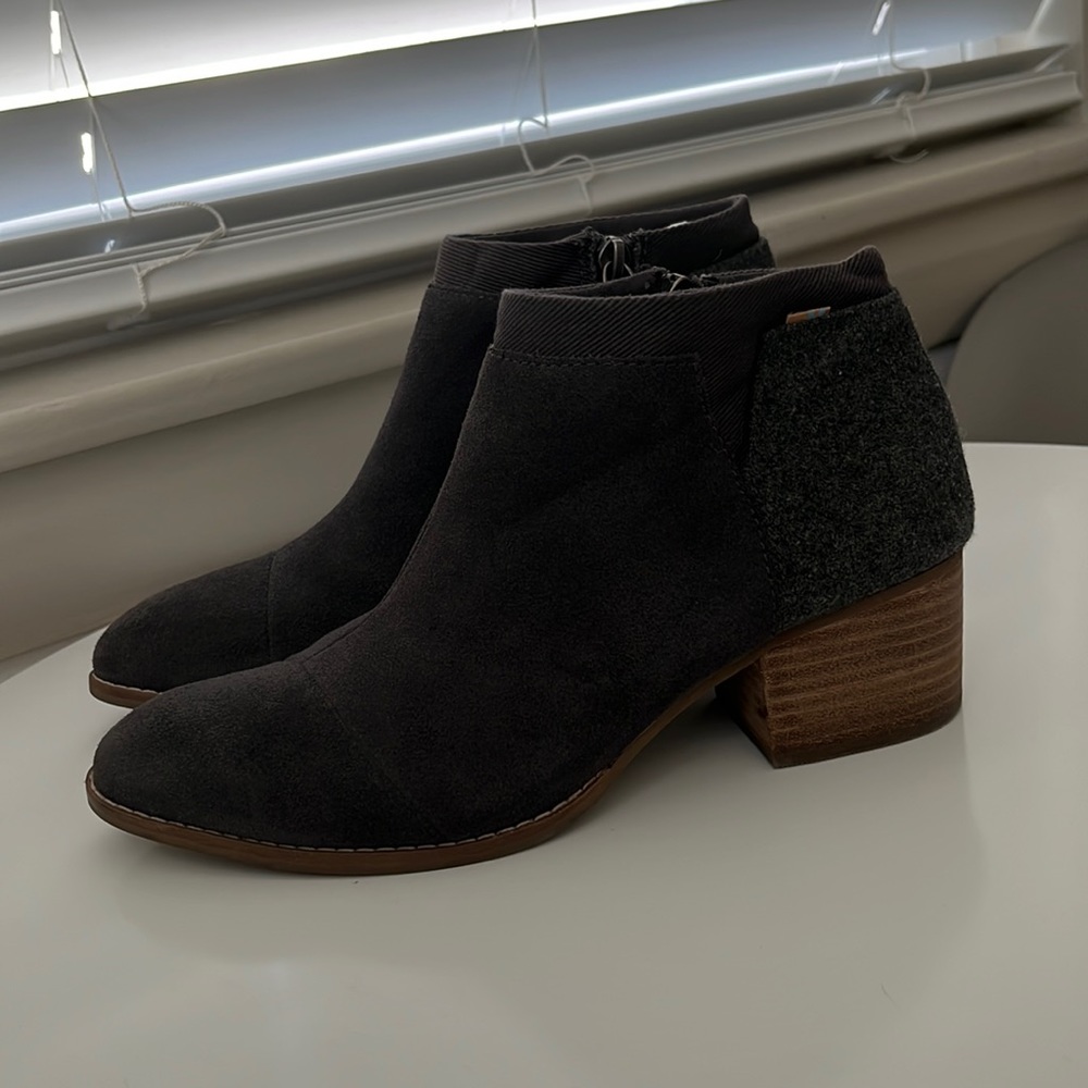 Toms grey suede ankle boots size 8
